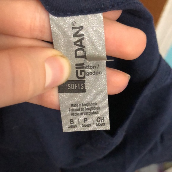 Navy blue gildan tshirt - Picture 3 of 4